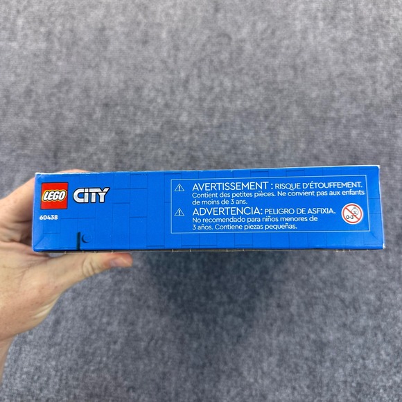 LEGO City Sailboat Set 60438 5+ 102 PCS‎ Building Toy Retired - Picture 5 of 6